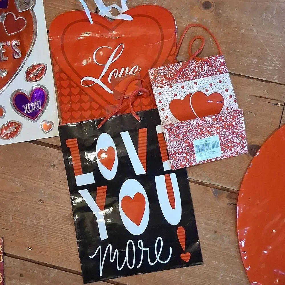 Vintage Valentines‎ DAY Wrapping Paper, Gift Bags, Decor, Lot Of 14 Pc.